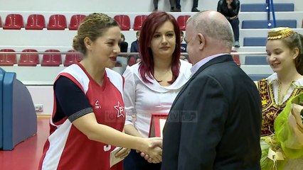Legjendat e basketbollit, dekorohen veteranët e Partizanit - Top Channel Albania - News