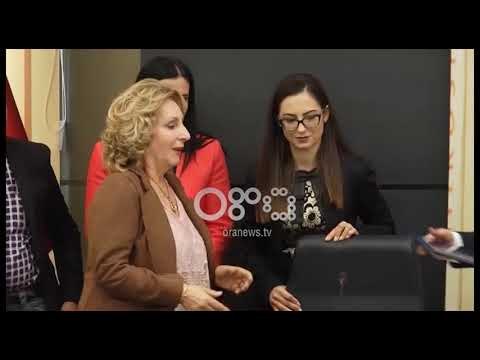 Ora News – Shpallen fituesit e Panairit të Librit