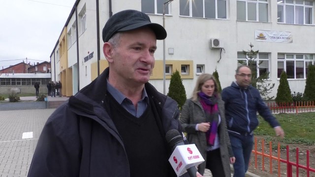 Hapja e qendrës së votimit në shkollën ''Zekëria Rexha'' - Lajme