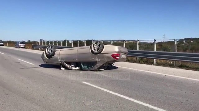 Aksident në Levan-Vlorë, dy të plagosur - Top Channel Albania - News - Lajme