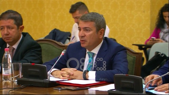 Ora News- Pas Vlorës, aeroport turistik në Sarandë