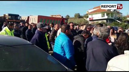 Report TV - Nuk paguhen nga firma kontraktore, puntorët e Bypass-it të Fierit vijojnë protestat