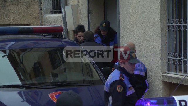 Report TV - Prositucioni, Rinard (Federik) Tata dhe 4 vajzat mbërrijnë në gjykatën e Shkodrës