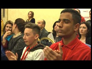 Trishtimi i fëmijëve shqiptarë, 94% e shohin të ardhmen jashtë vendit