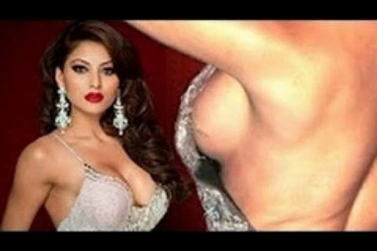 Bollywood Actress Urvashi Rautela Oops Moment Watch