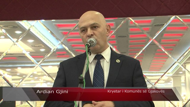 Kryetari Gjini feston fitoren së bashku me qytetarët e komunës së Gjakovës - Lajme