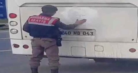 Atatürk'ün Tozlanan Siluetini Silen Asker Sosyal Medyada Gündem Oldu