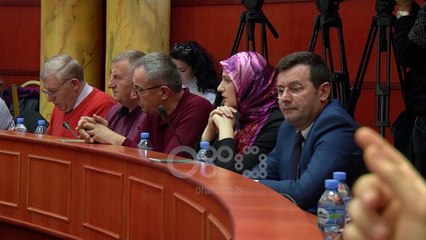 Ora News – Palmat në autostradë zëvendësohen me pisha, investimi 3.3 miliardë lekë