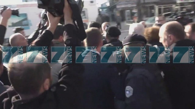 POLICIA E KOSOVES ARRESTON DEPUTETIN ALBIN KURTI - News, Lajme - Kanali 7