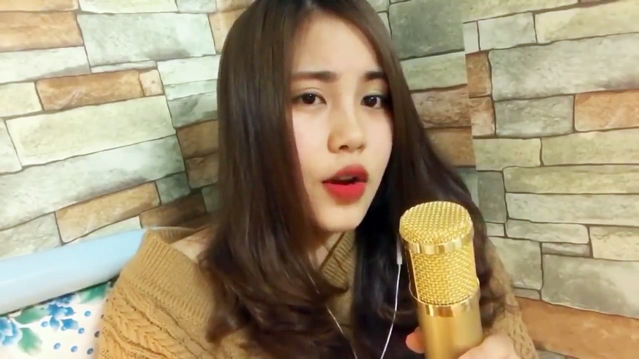 Giọng hát dễ đi vào lòng người, bản cover “Ngắm hoa lệ rơi” của cô gái này khiến người nghe thích thú.