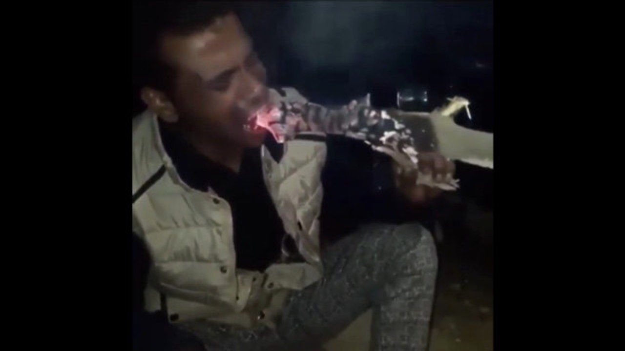 Köz Haline Gelen Odunu Ekmek Gibi Yiyen Çılgın Adam