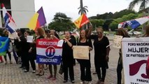 #NacionalCri Miembros del Foro Nacional de Mujeres de Partidos Políticos exigen participación en igualdad de condiciones.  Este grupo de mujeres protestaron en