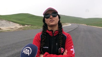 Trafiğe kapalı yolda, antrenman yapıyorlar - AĞRI