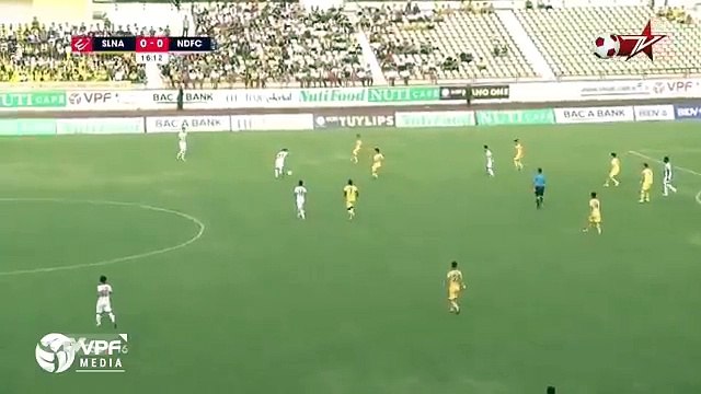 Pha bóng bỏ lỡ của Phạm Văn Thuận ghi bàn vào lưới SLNA Vòng 7 VLeague 2018