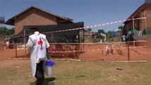 Ebola Afrika'da yeniden hortladı