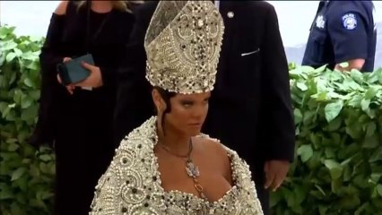 Vírgenes, santas y novicias invaden la gala del Met