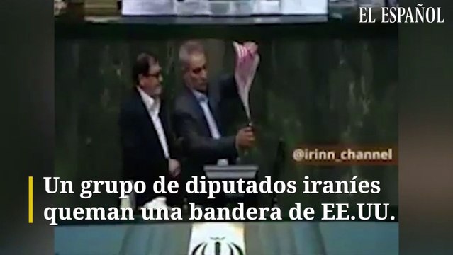 Un grupo de diputados iraníes queman una bandera de EE.UU.