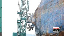 Sewol-ho ferry gets ready to be lifted upright
