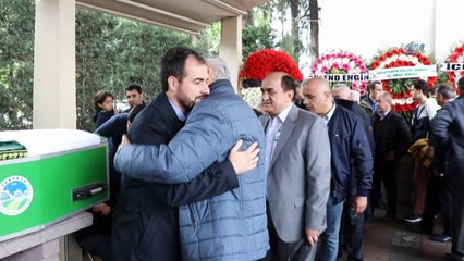 Hayatını kaybeden eski Bakan Cevat Ayhan son yolculuğuna uğurlanıyor