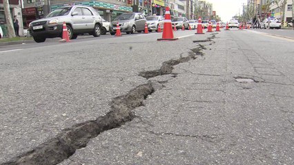 도로 내려앉고 건물 기울어...'지진인가' 가슴 철렁 / YTN