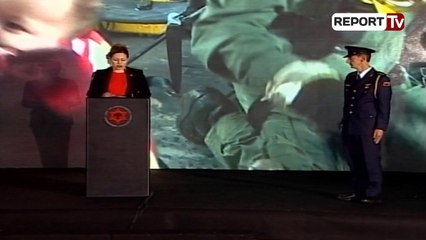 Report TV - Xhaçka, dekoron katër  ushtarakët që shërbyen si heronj