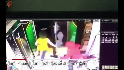 Report TV - Vlorë, kapet grabitësi, ja si terrorizoi shitësen dhe i mori paratë