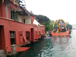 Geminin Çarptığı Tarihi Yalıda Yeniden Yapım Çalışmaları Başladı