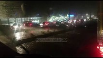Pa koment / 75 cm ujë në autostradën Tiranë-Durrës - Top Channel Albania - News - Lajme