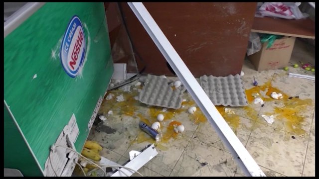 MAKINA DEL NGA RRUGA DHE PERFUNDON BRENDA NJE DYQANI NE VLORE, PLAGOSET LEHTE NJE PERSON LAJM