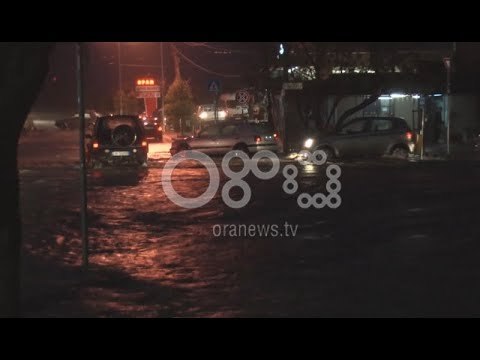 Ora News – Një elektriçist viktima e parë e motit të keq, situata pritet të përkeqësohet