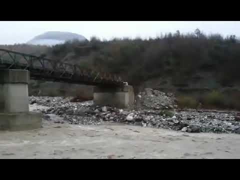 Ora News - Zall-Bastar, shembet ura dhe shtyllat elektrike