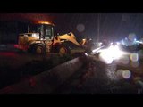 Ora News - Autostrada Tiranë-Durrës shndërrohet në ‘lumë’ nga reshjet, çahen bordurat
