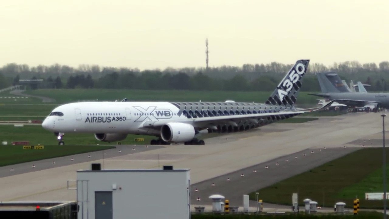 AIRBUS A350 near VERTICAL TAKEOFF and great VISUAL APPROACH - ILA 2018 Airshow (4K)