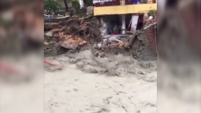 Ora News - Rriten prurjet e lumit Osum, rrezikohen banesat në lagjen muzeale