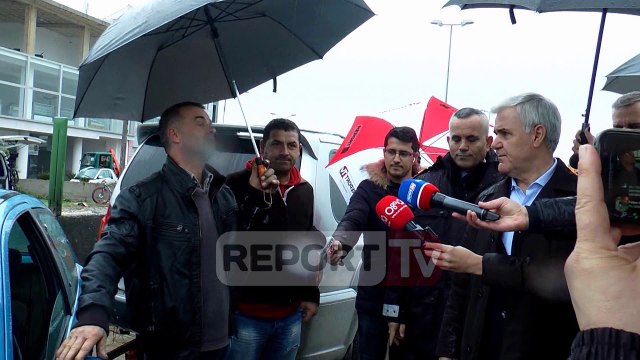 Përmbytja në Autostradën Tiranë - Durrës, dallga e ujit i rrezikon gruan, burri: me fat që shpëtoi