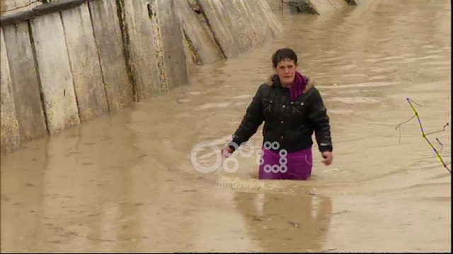 Ora News - Fushë Krujë, grupi i xhirimit i Ora News ndjek operacionet e evakuimit në Urën e Gjoles