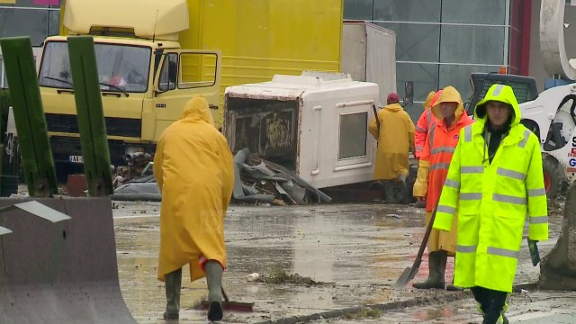 Autostrada Tiranë-Durrës e bllokuar - Top Channel Albania - News - Lajme