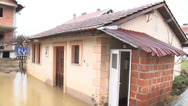 Alarmante: Lumbardhit del nga shtrati, rrezikon banorët e një pjese të lagjës Bajram Curri