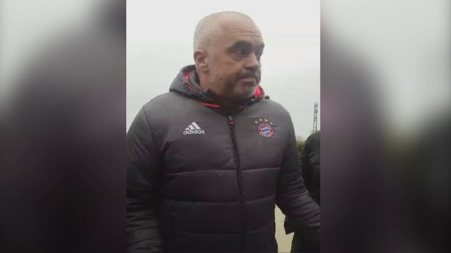 RAMA SHKON TEK URA E MIFOLIT DHE BEN APEL QE BANORET TE EVAKUOHEN NESE IU KERKOHET KJO GJE LAJM