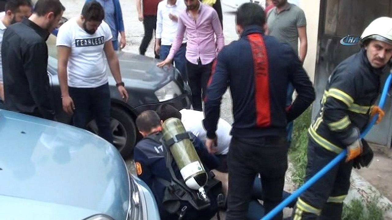 Dumandan etkilenen arkadaşına müdahale eden genç:“Emrah burnundan nefes al, burnundan nefes al kurban olayım”