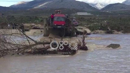 Ora News - Parandalohet tragjedia në Delvinë, furgoni ngec në urën e dëmtuar