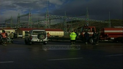 Tải video: Lumi Devoll del nga shtrati, përmbytet nënstacioni - Top Channel Albania - News - Lajme