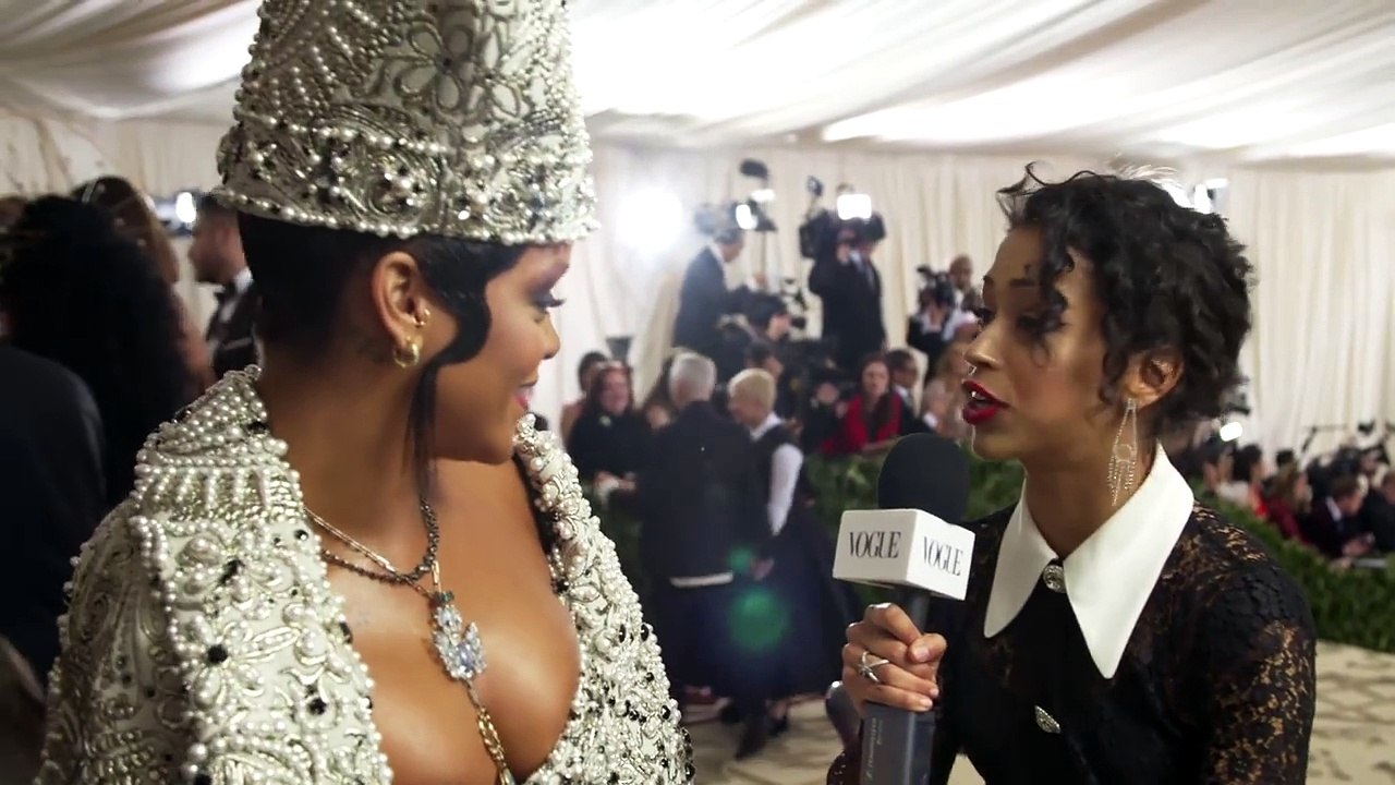 Rihanna on Her Divine Dress and Co-Hosting With Anna Wintour - Met Gala 2018 With Liza Koshy