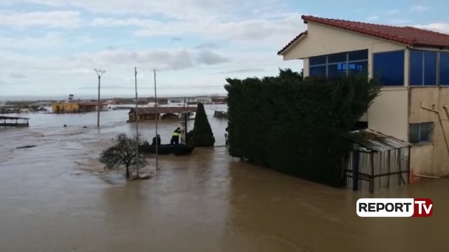 Report TV - Fier,po ruanin fabrikën,shpëtohen mrekullisht dy roje në Ferras