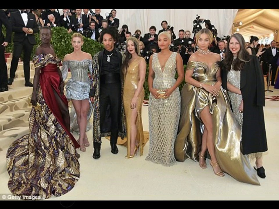 Met Gala 2018 Jasmine Sanders is golden goddess in H&M frock