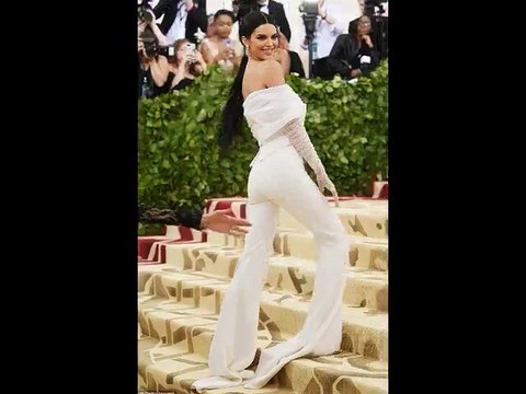 Met Gala Kendall Jenner shoves assistant out of way on red carpet