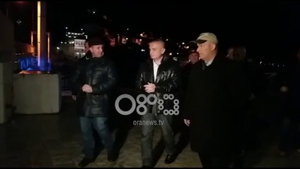 Ora News – Presidenti Meta viziton zonat e përmbytura në Berat