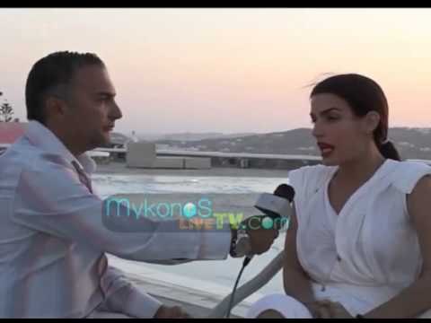 Το κοριτσι του Τζέιμς Μποντ στην Μυκονο I James Bond Girl in Mykonos