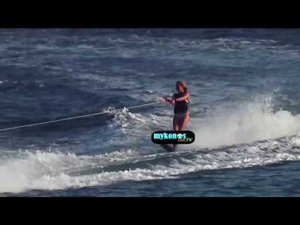 Η Τάμτα στάζει σεξαπίλ ακόμα και όταν κάνει θαλ...