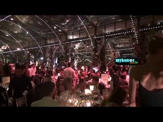 Barros-Chiaty: η ονειρεμένη  δεξίωση, το πέταγμα της νύφης στον αέρα και τους Earth Wind & Fire